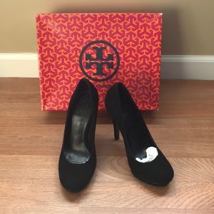 Tory Burch Jude Back Metal Logo Pumps - 37